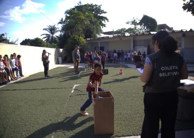 Nossa Escola Recicla leva educação ambiental e coleta seletiva às escolas municipais de Nova Iguaçu