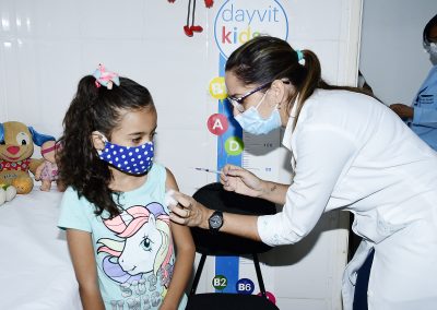 Nova Iguaçu vai vacinar contra COVID-19 meninas de 11 anos nesta quarta (19)